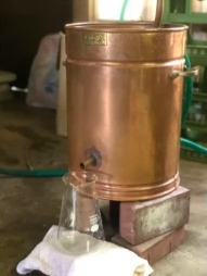 銅製の昔ながらの蒸留機