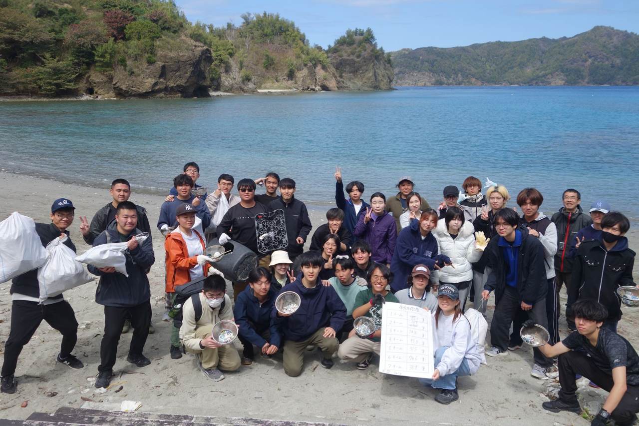 帝京科学大学の学生とのビーチクリーン
